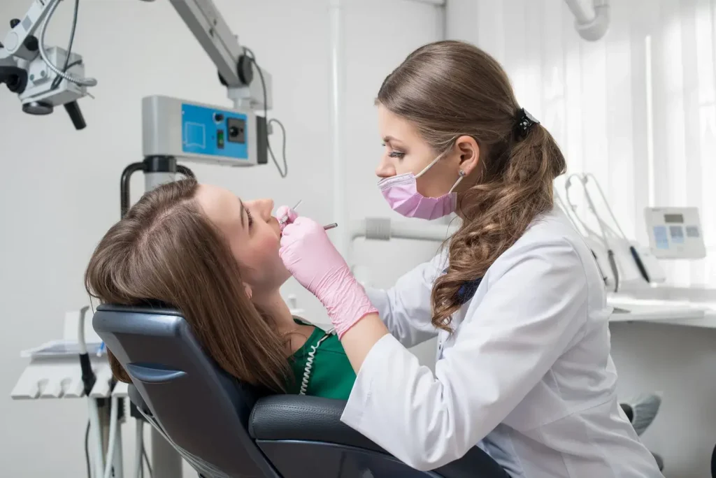 Can a dental hygienist work as an independent contractor
